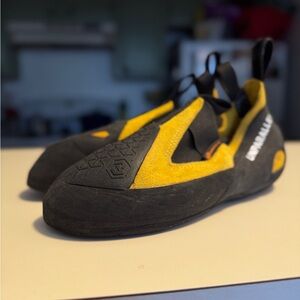 Men's Black and Yellow Climbing Shoes